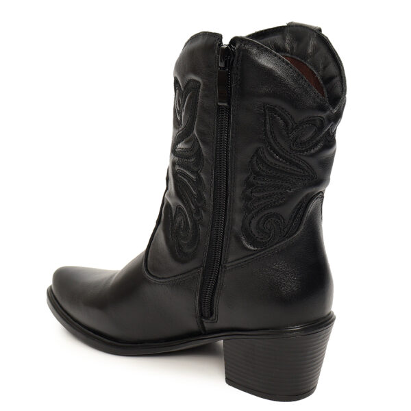 Bota Feminina Western Preta Cano Curto em Couro Bordada - Imagem 3
