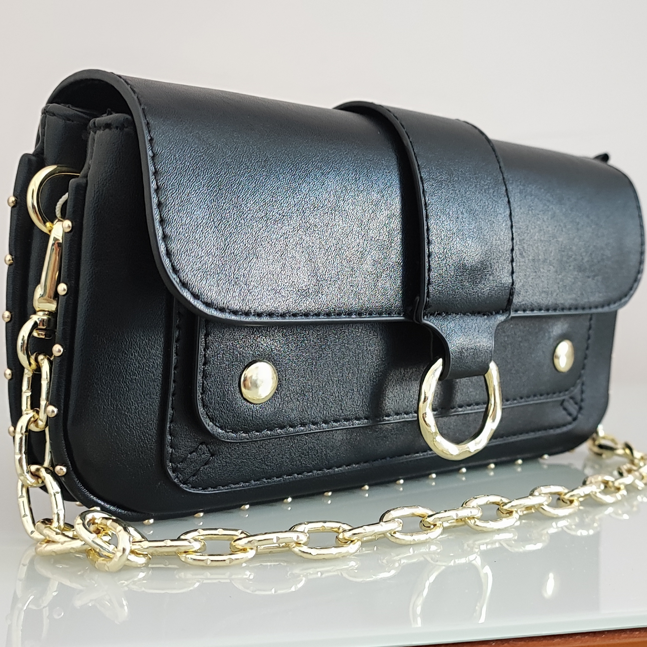 Bolsa Elegance Preta com Alça Corrente Dourada