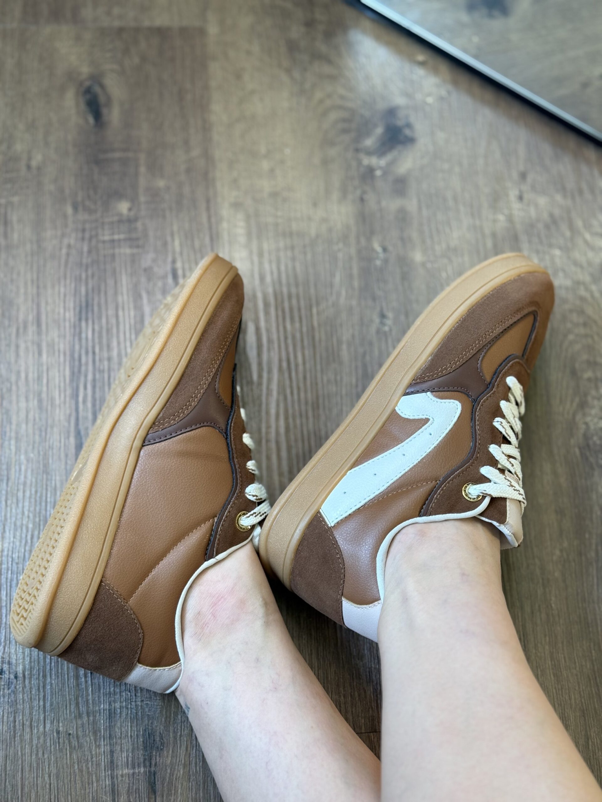 Tênis Feminino Casual com Detalhes Elegantes e Solado TR - Imagem 4