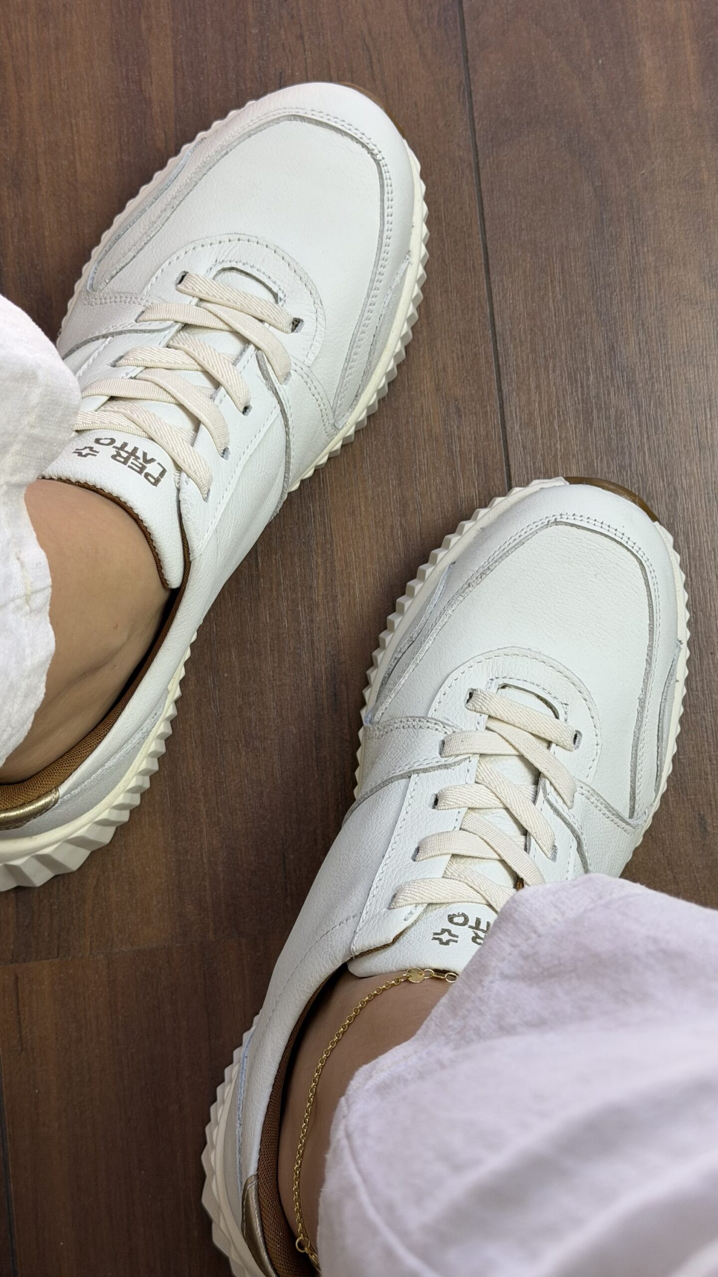 Tênis Feminino em Couro Legítimo Gelo - Imagem 5