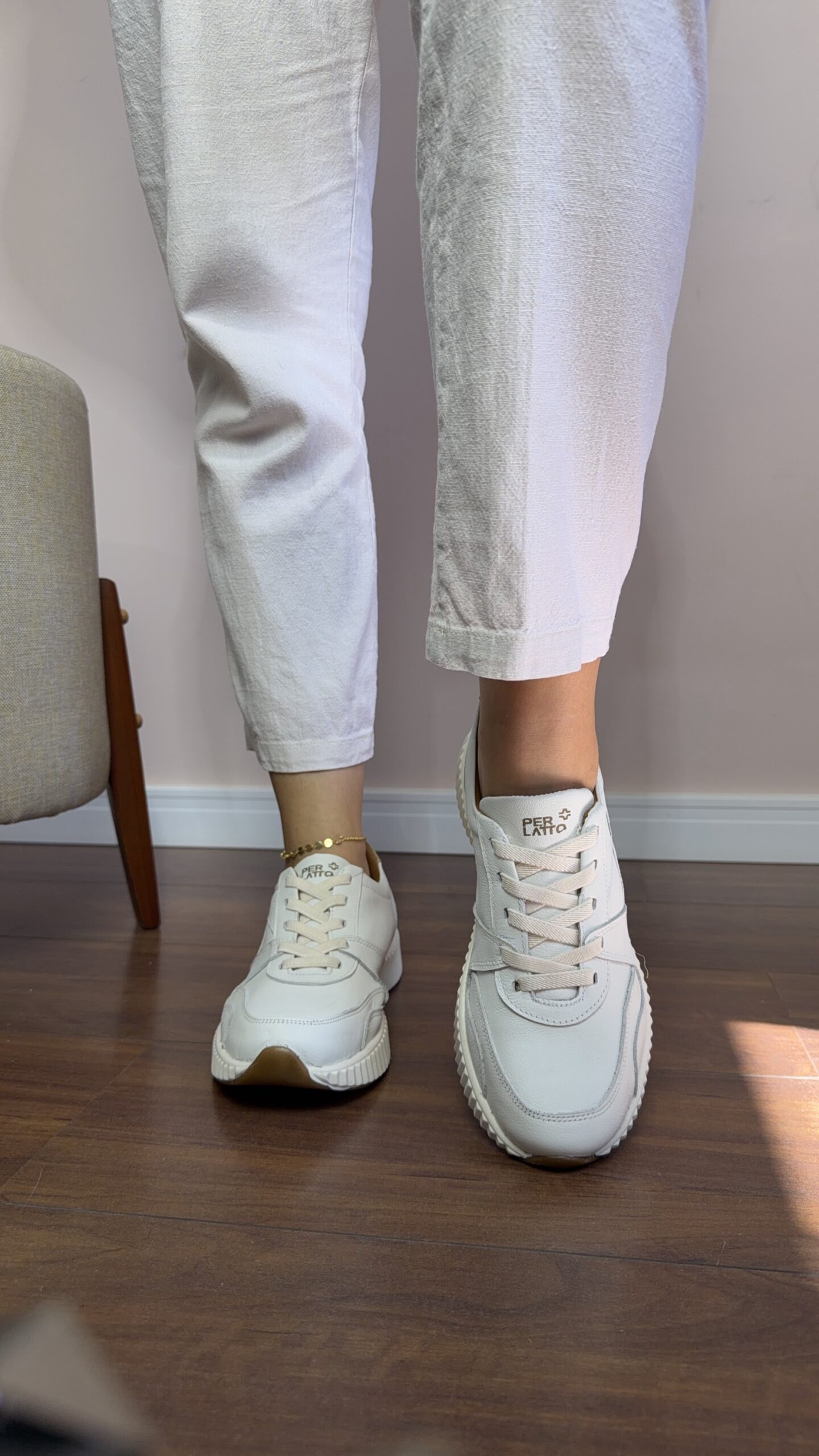 Tênis Feminino em Couro Legítimo Gelo - Imagem 2