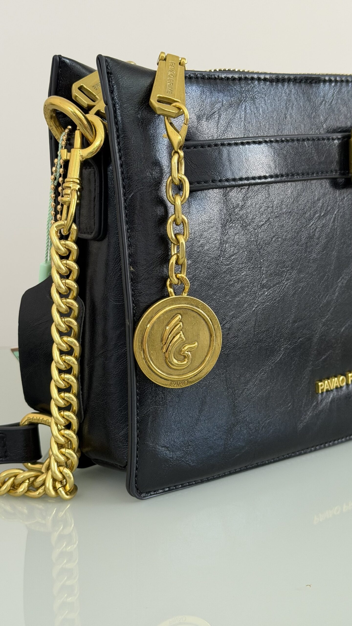 Bolsa Feminina Preta com Detalhe de Cinto e Corrente – Pavão de Ouro - Imagem 3