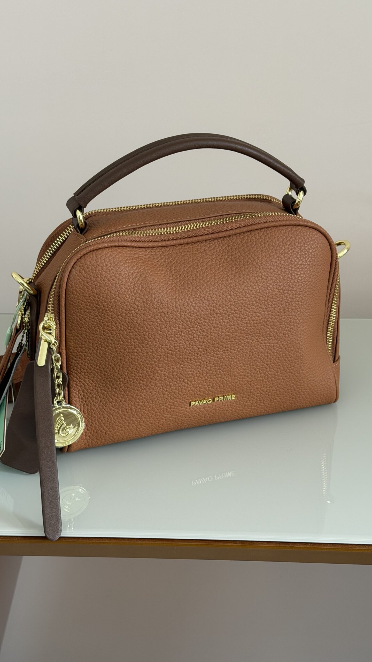 Bolsa Feminina Média Marrom com Detalhes Dourados – Pavão de Ouro