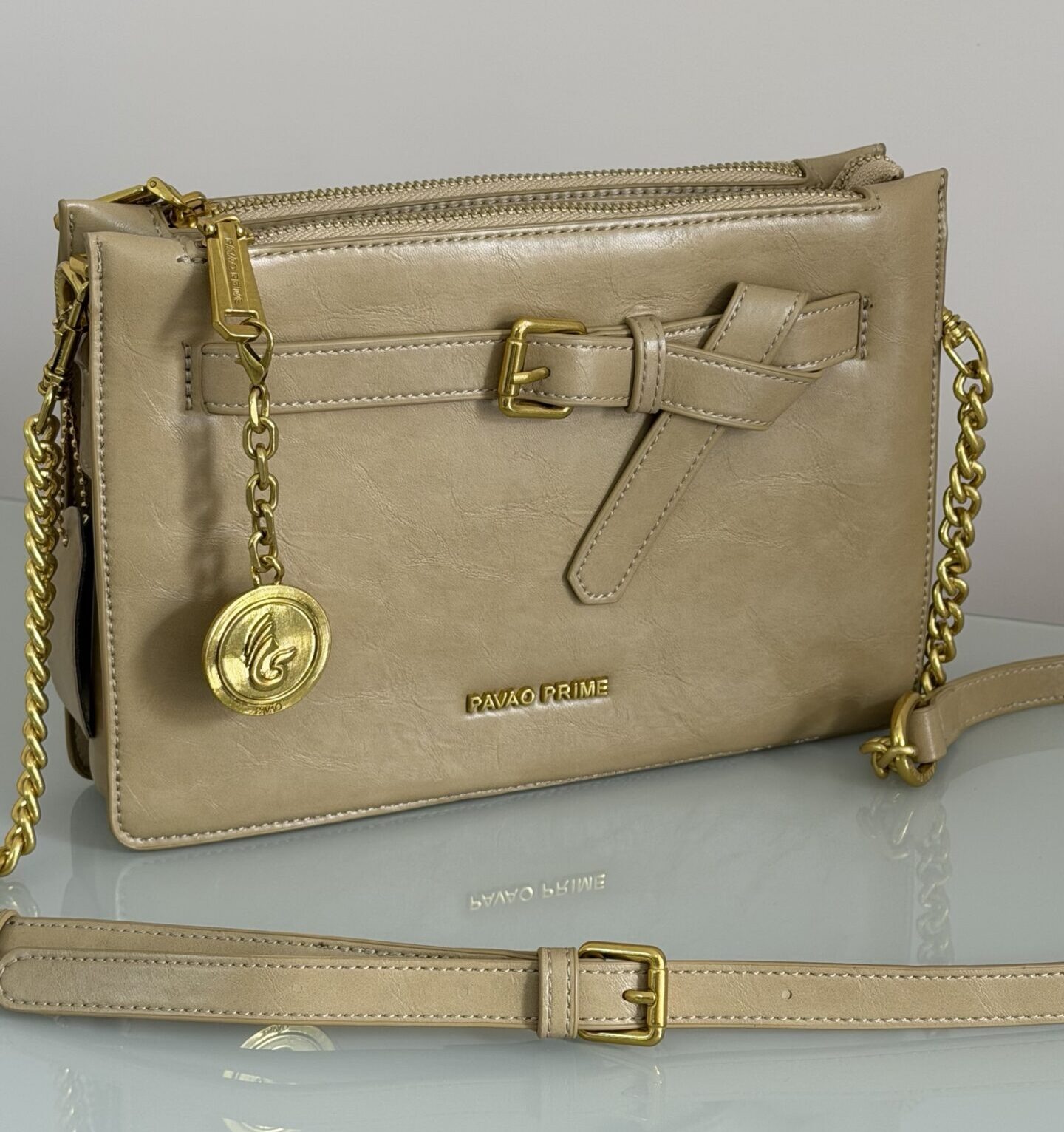 Bolsa Feminina Bege com Detalhe de Cinto e Corrente – Pavão de Ouro