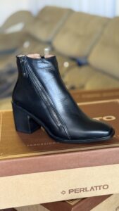 Bota Feminina Cano Curto Preta em Couro Legítimo