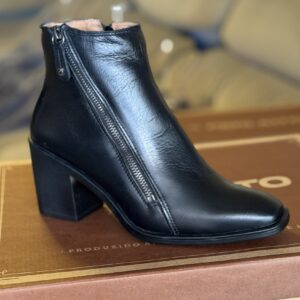 Bota Feminina Cano Curto Preta em Couro Legítimo