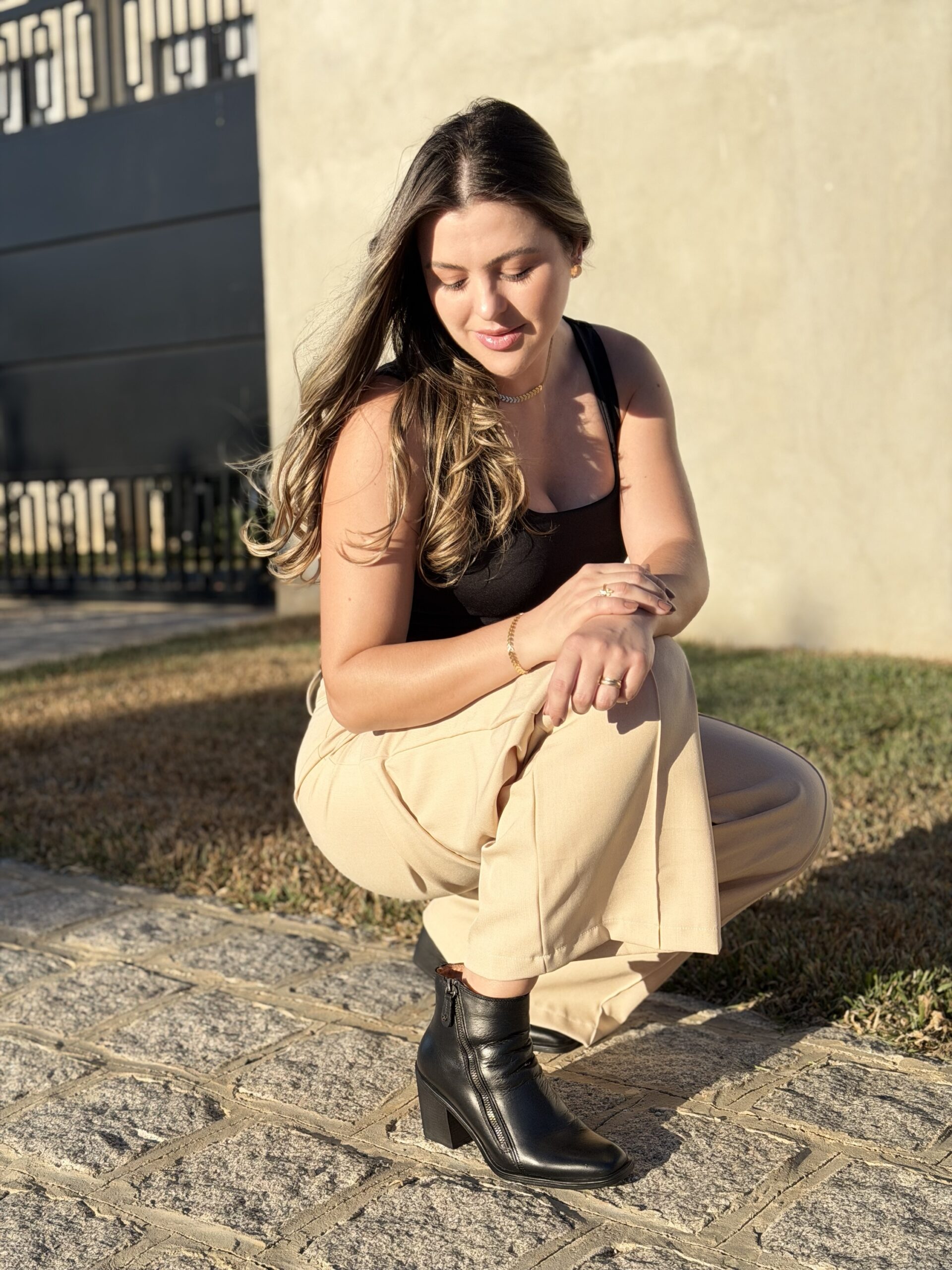 Bota Feminina Cano Curto Preta em Couro Legítimo - Imagem 2