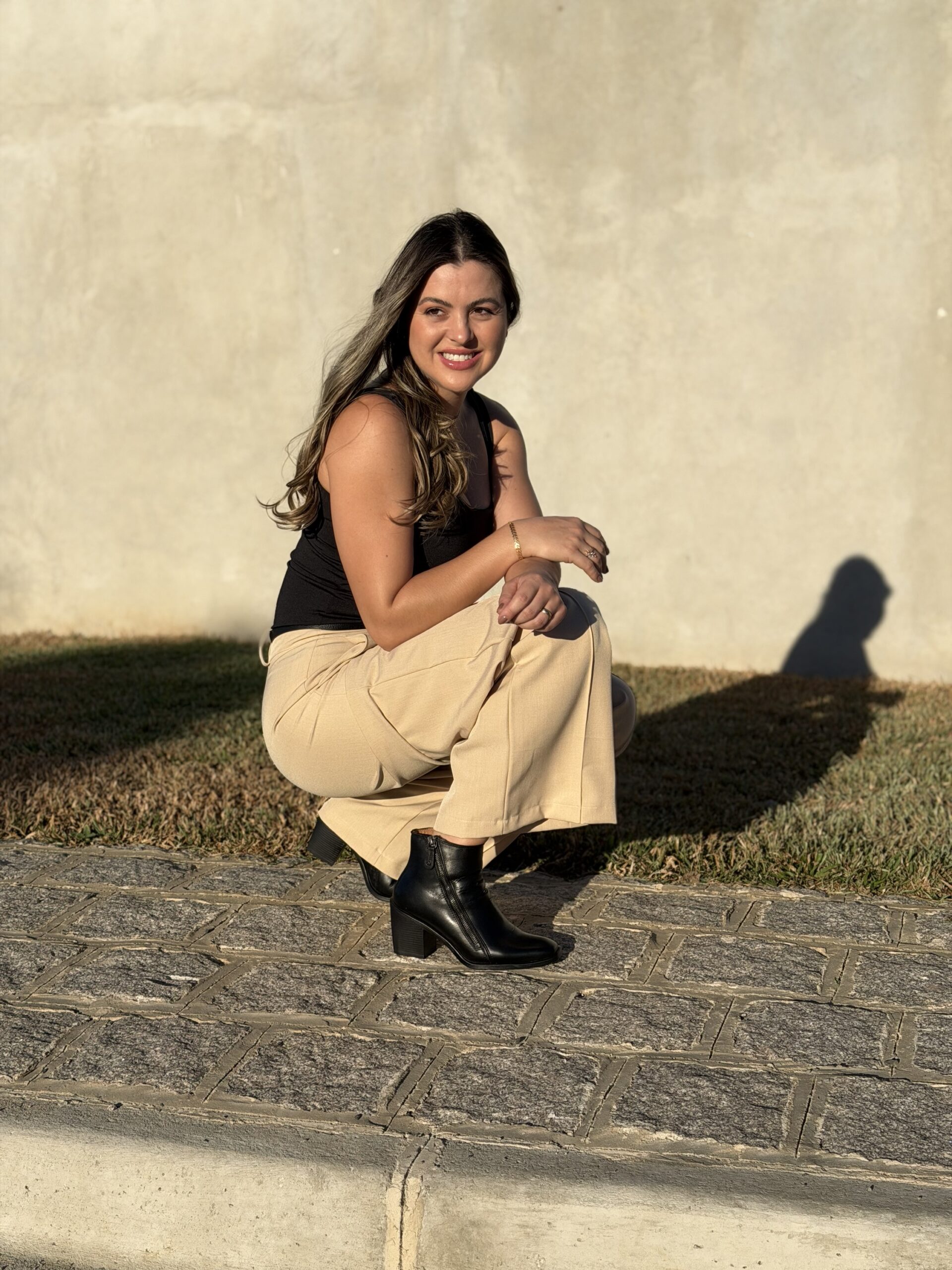 Bota Feminina Cano Curto Preta em Couro Legítimo - Imagem 3