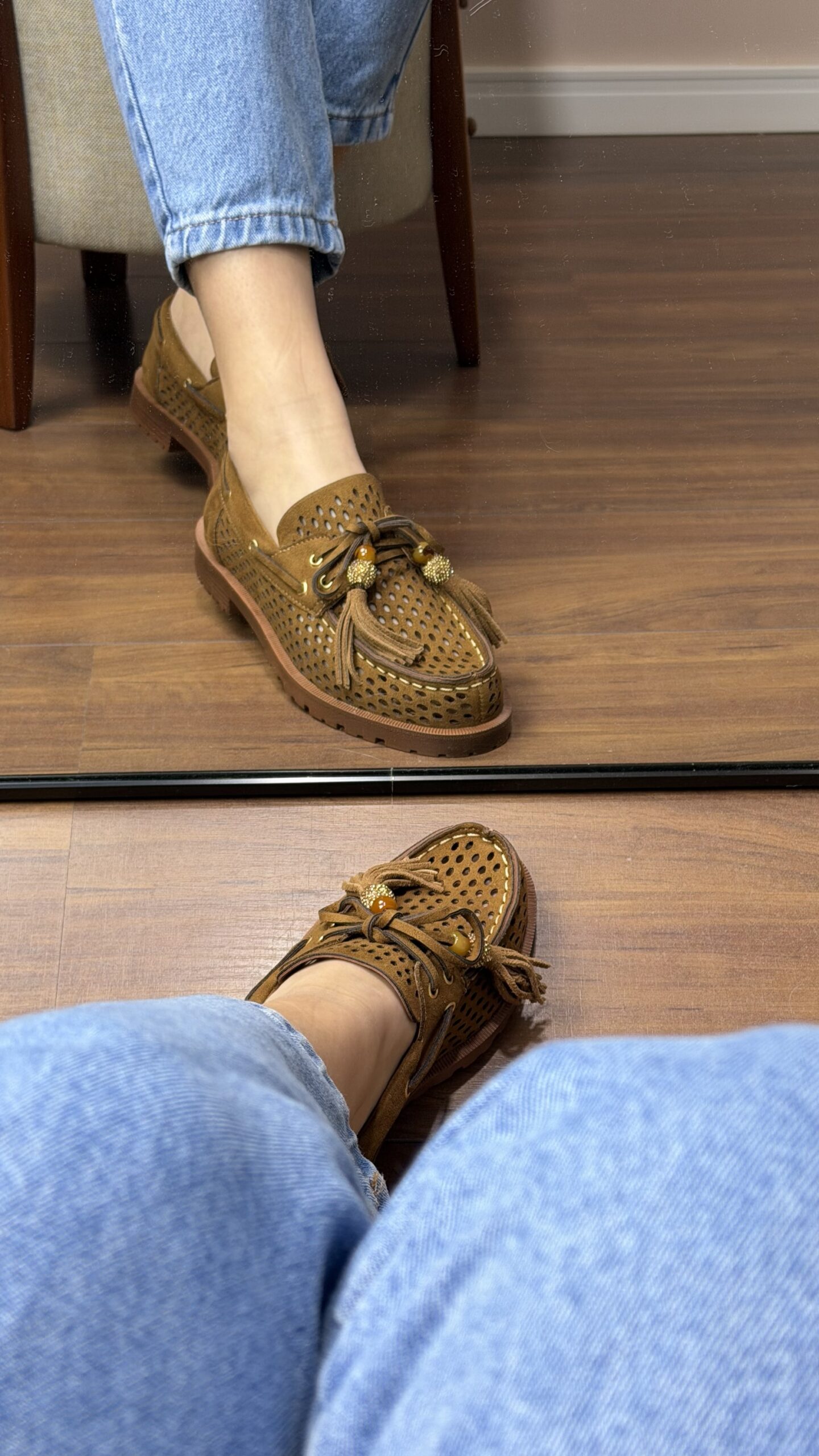 Mocassim Feminino Zêmel com Amarração, Recorte a Laser e Detalhes em Brilho - Imagem 3
