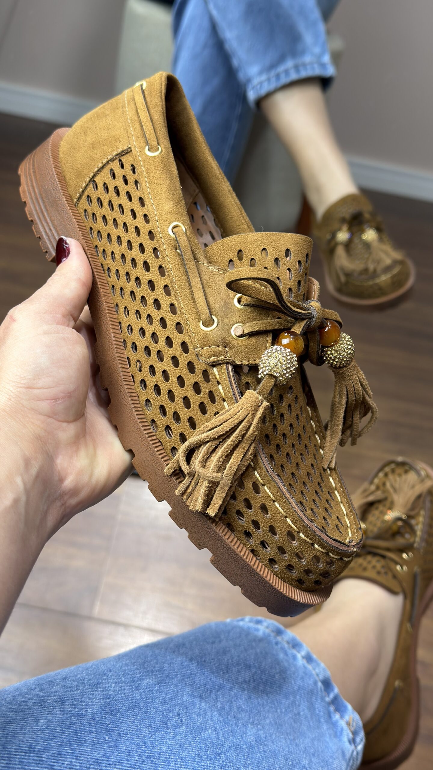 Mocassim Feminino Zêmel com Amarração, Recorte a Laser e Detalhes em Brilho - Imagem 2