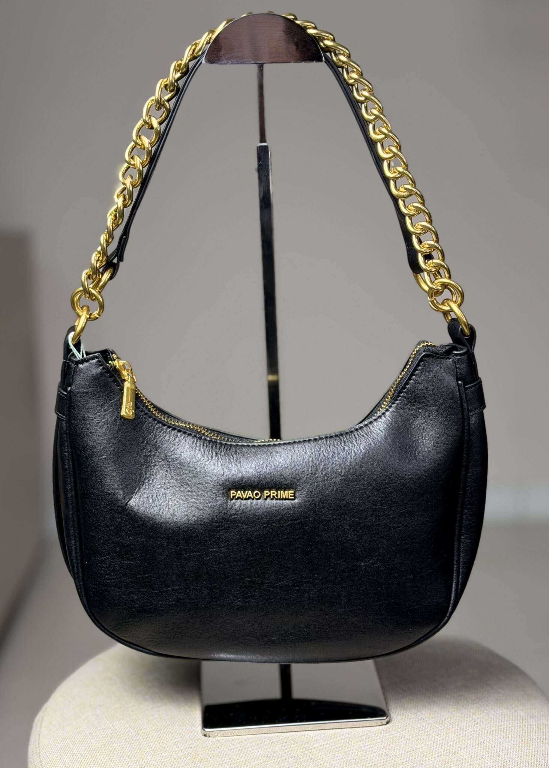 Bolsa Feminina Preta Baguete com Corrente Dourada – Pavão Prime - Imagem 2
